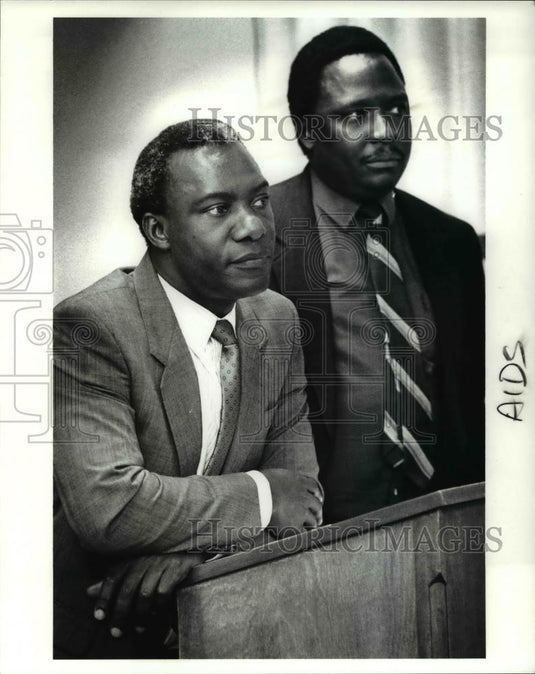 1989 Press Photo Dr Edward Mbidde & Peter Eriki- lecture on AIDS in Uganda - Historic Images