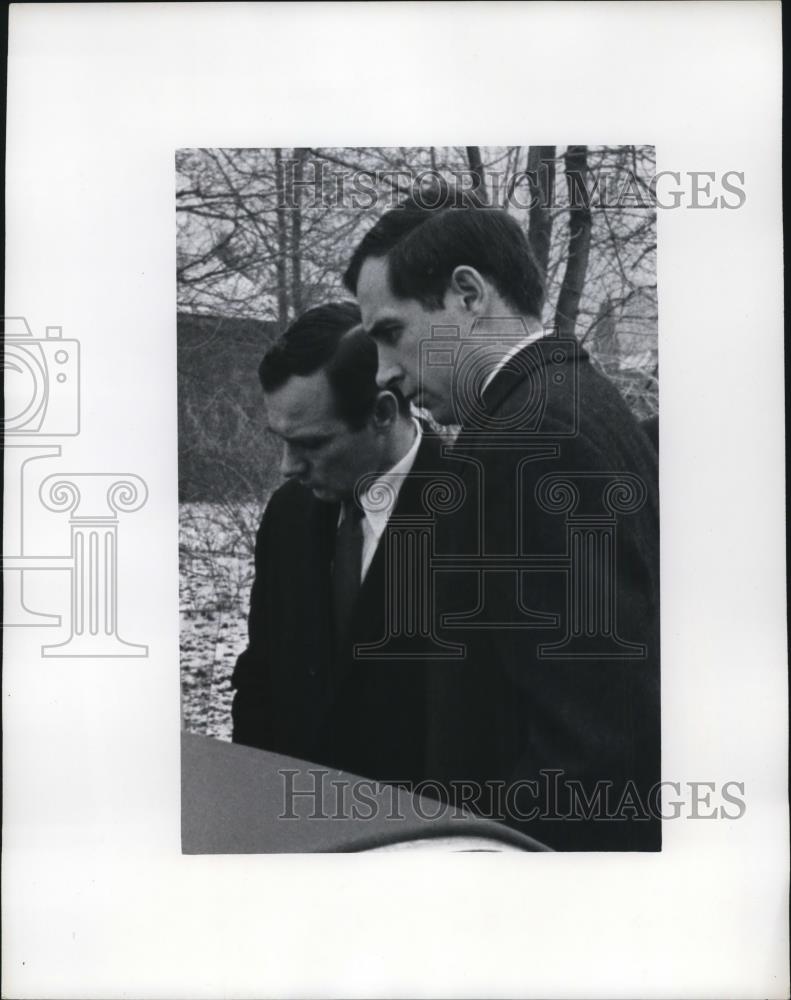 1970 Press Photo Kenneth and Joseph Yablonski at Father's Funeral of UMW - Historic Images