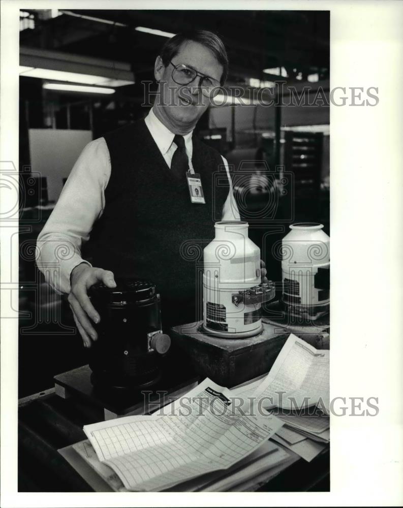 1989 Press Photo Don Mottinger, President Lucas Aerospace Power Equipment - Historic Images