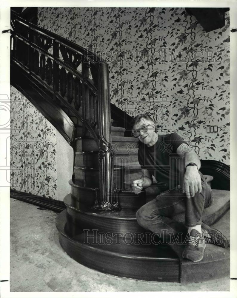 1987 Press Photo Woodcarver Bob Nichols at Wilson Mills Home - cva33788 - Historic Images