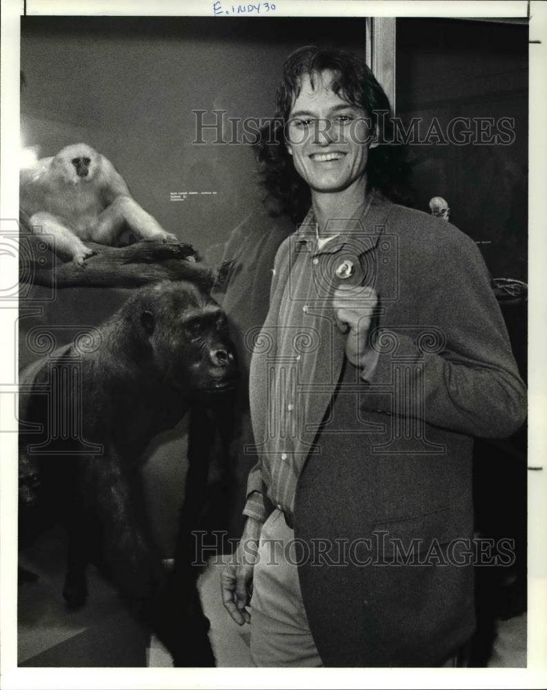 1988 Press Photo Mike Nichols, Adventure photographer-Natural Historical Museum - Historic Images
