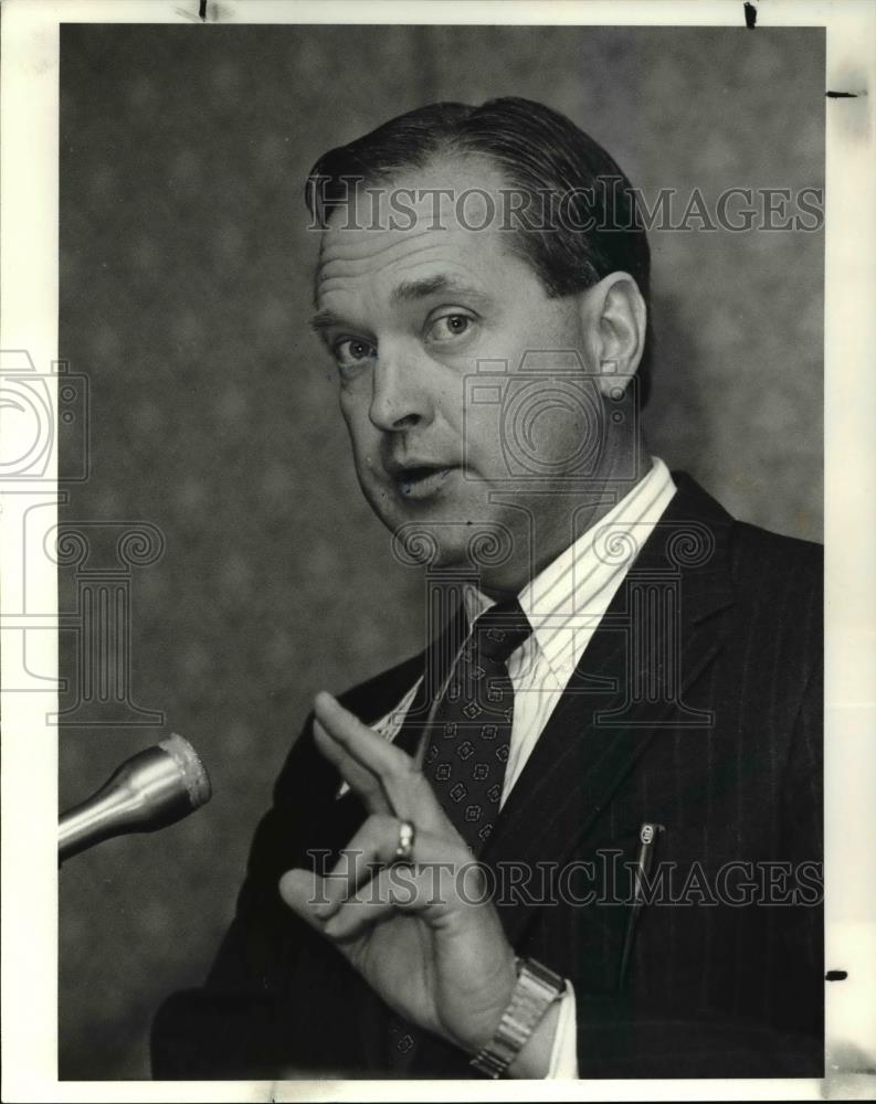 1988 Press Photo Harry Nicholson, President Northcoast Brass Co at ESOP Con - Historic Images