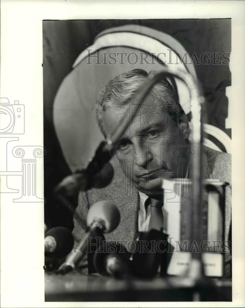 1982 Press Photo Browns owner Art Modell at press conference - cva33852 - Historic Images