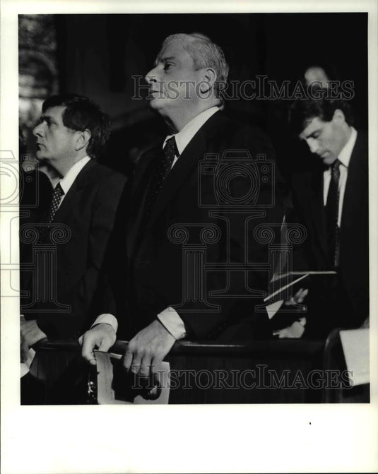Press Photo Art Modell & Ernie Acorsi and rear former linebacker Dick Ambroise - Historic Images