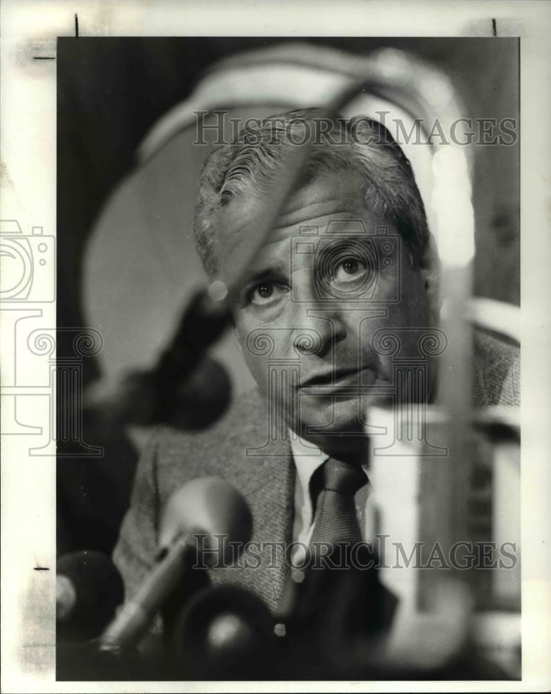 1982 Press Photo Browns owner Art Modell at press conference - cva33860 - Historic Images