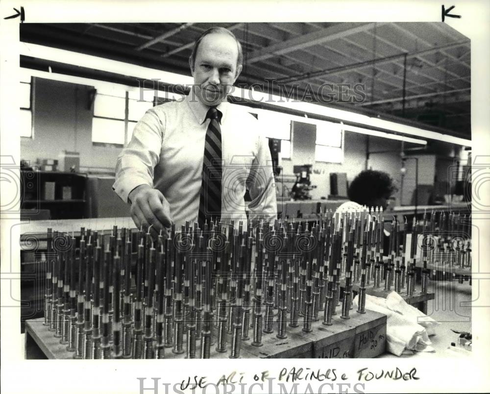 1985 Press Photo Robert G. Paul, Antenna Specialist - cva33949 - Historic Images