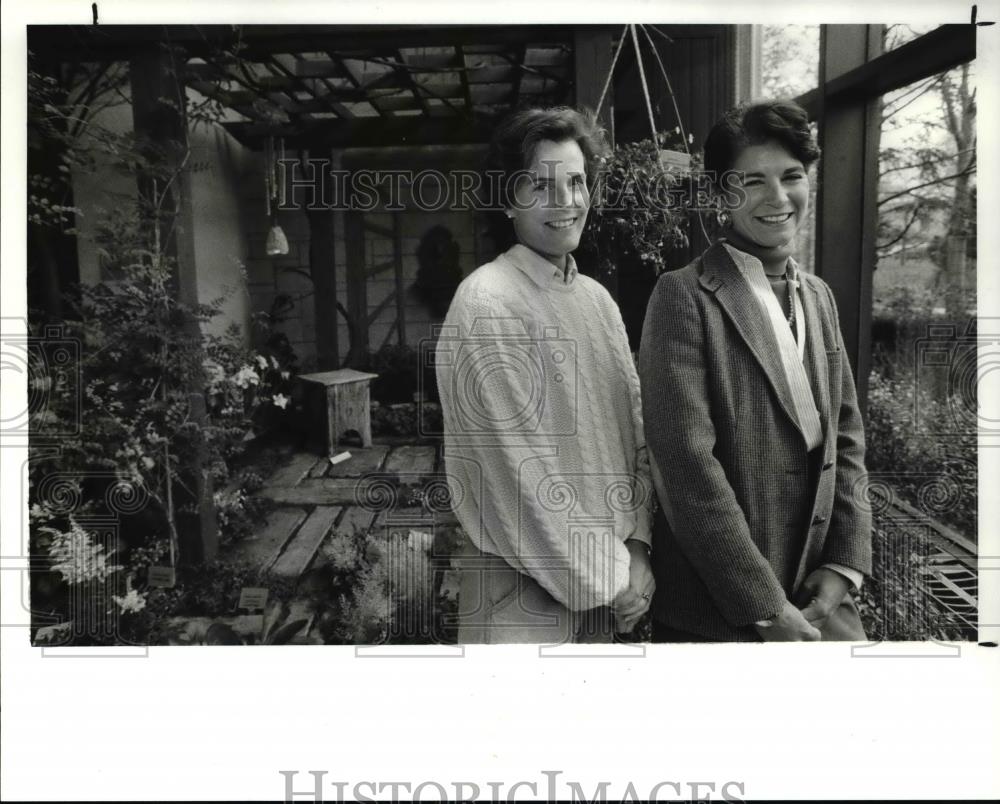 1989 Press Photo Kitsey Mavac &amp; Susan Kaver, Garden Center Landscape Design - Historic Images
