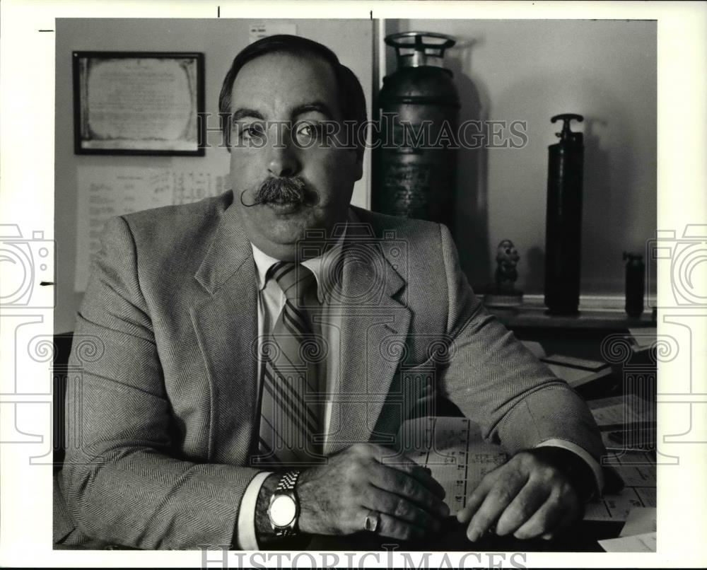 1990 Press Photo Joe Mason, vice president of Firefighters union - cva33968 - Historic Images