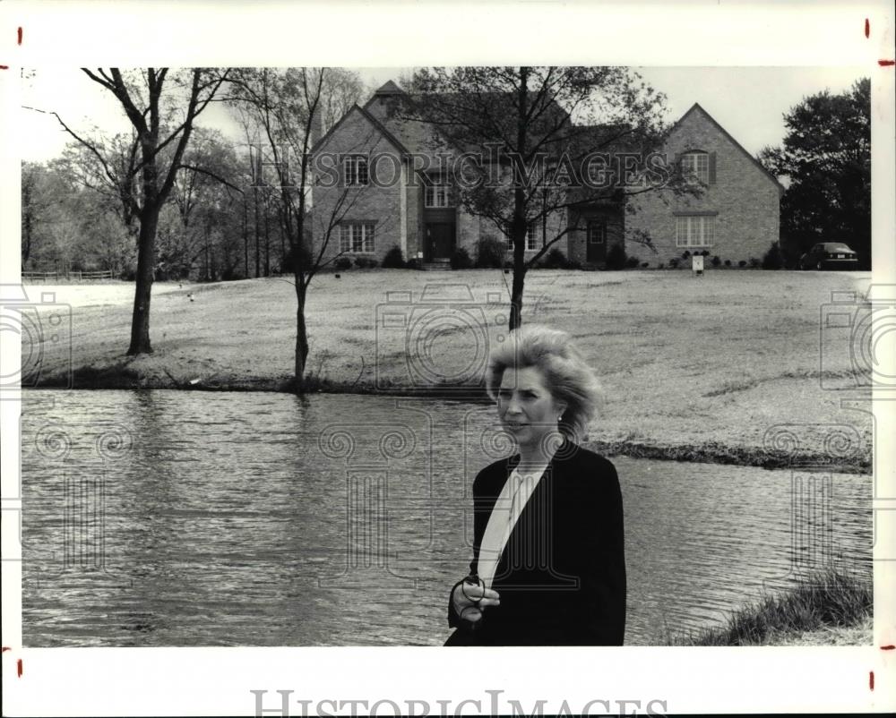 1991 Press Photo Hildy J. Navratil, Daisy Hill Country Estates in Medina - Historic Images