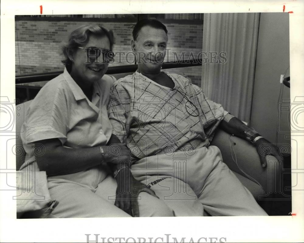 1991 Press Photo Martina Navratilova&#39;s parents talks about her in Milwaukee - Historic Images