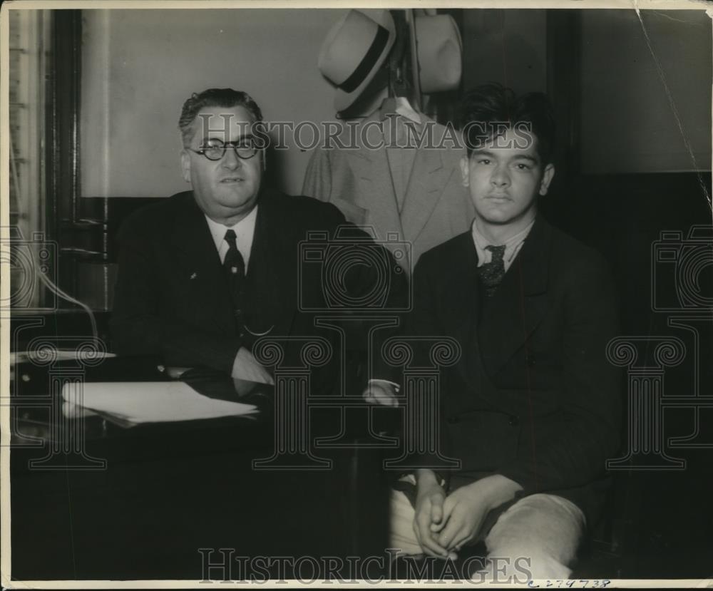 1934 Press Photo Marvin Day aka O'Day Being Questioned by Memphis Police - Historic Images