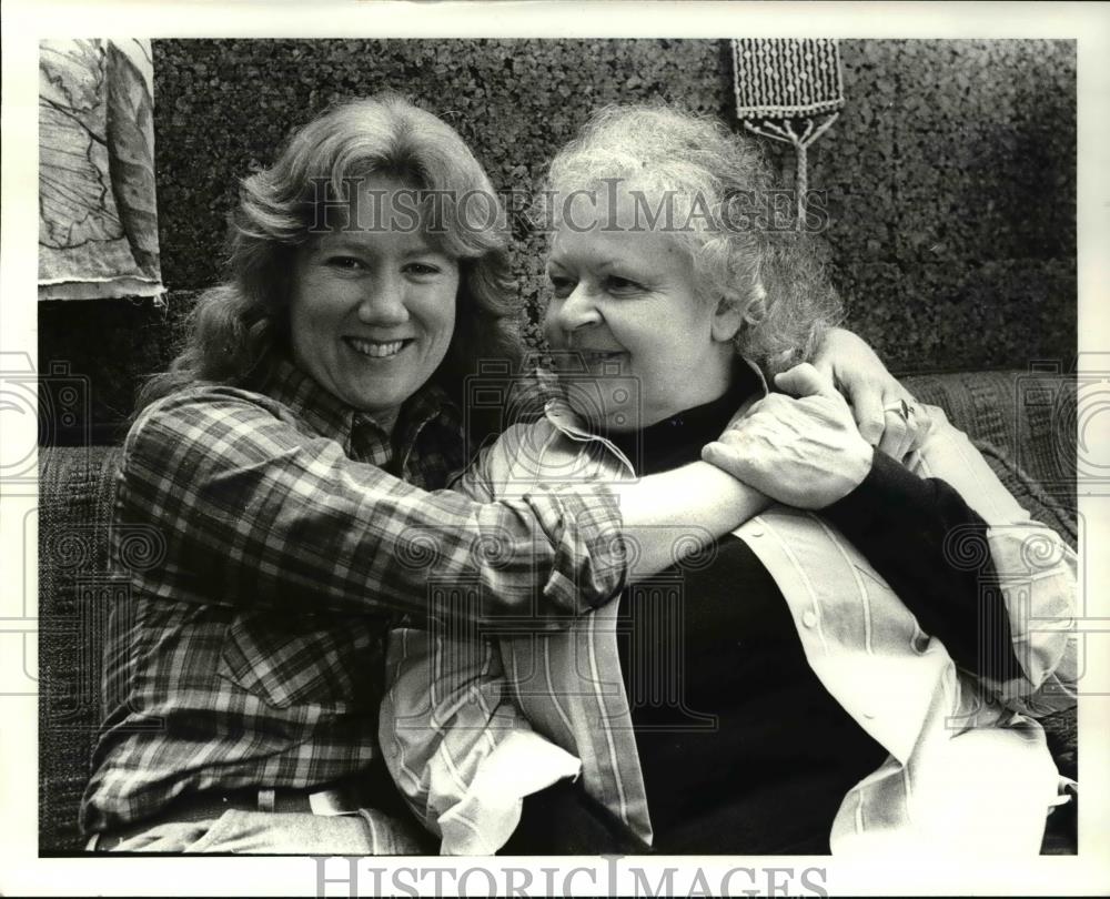 1983 Press Photo Holly Near &amp; Ronnie Gilbert - cva34010 - Historic Images