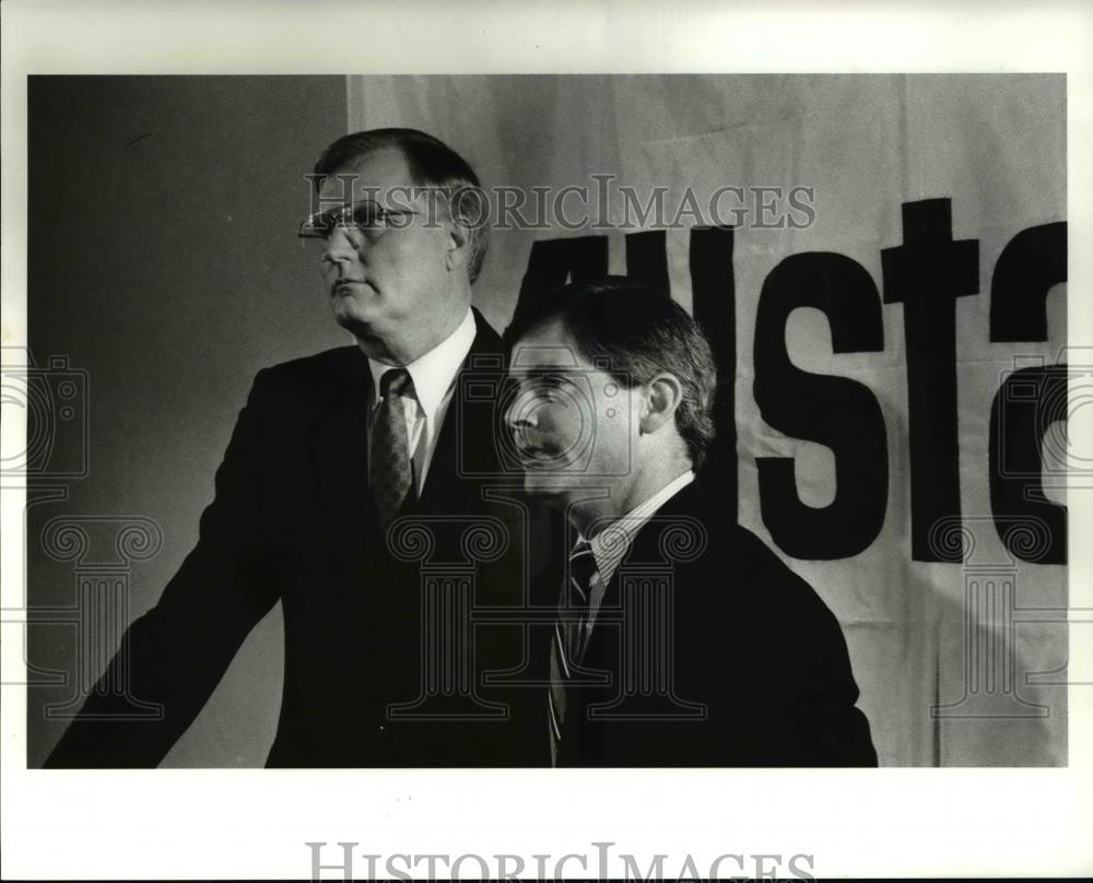 1989 Press Photo Allstate officials Russ Peterson &amp; Dick Rees in Hudson, Ohio - Historic Images