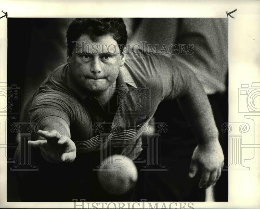 1986 Press Photo John Petralia makes lead off shot for the Green Machine team - Historic Images