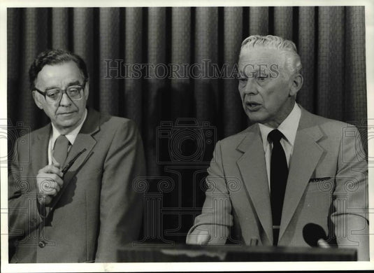 1981 Press Photo Parma Mayor John Petruska & John Misic announced PCB removal - Historic Images