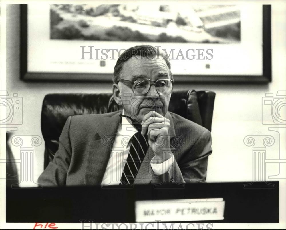 1982 Press Photo Sewer Bd. Member, Mayor Petruska - cva34084 - Historic Images