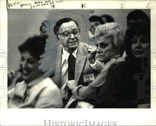 1984 Press Photo Mayor John Petruska waits for vote for Parma's new Treasurer - Historic Images