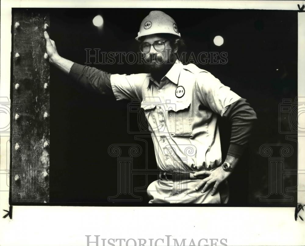 1982 Press Photo Steve Pettigrew of Controlled Demolition Incorporated - Historic Images