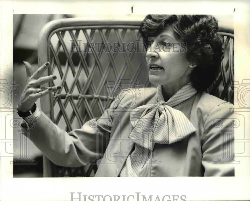 1982 Press Photo Carile Phillips who has written a book on women and finances. - Historic Images