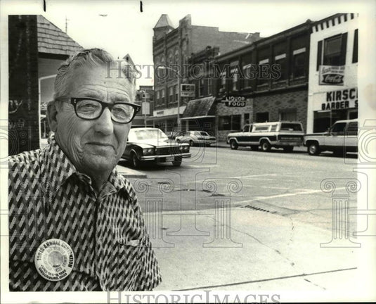 1982 Press Photo Gibsonburg Oregon Fire Chief Carl Paul - cva34131 - Historic Images