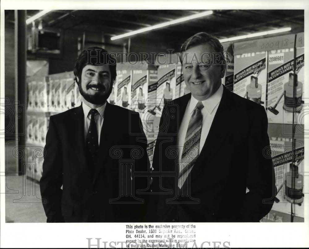 Press Photo Roger Pawsey and Alan Brazier, Vax Appliances heads - cva34145 - Historic Images