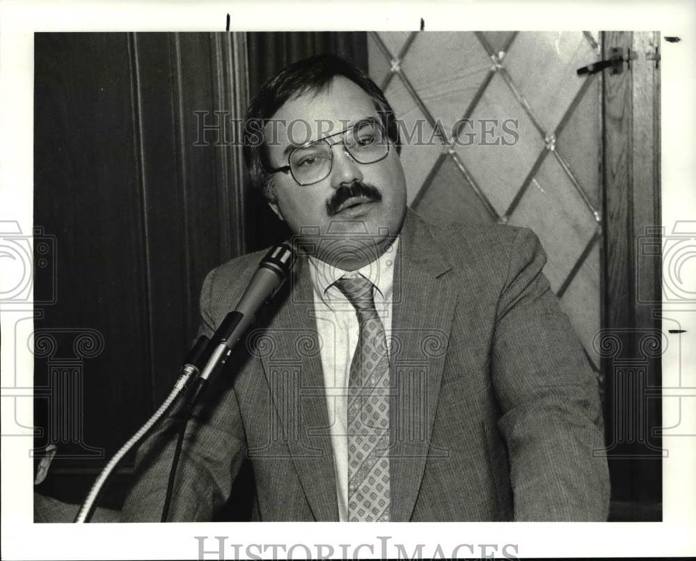 1988 Press Photo Daniel Pavsek, speaker at the Mid Day Club - cva34149 - Historic Images