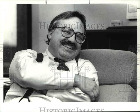 1990 Press Photo Daniel Pavsek, Ameritrust economist, gives his best smile - Historic Images