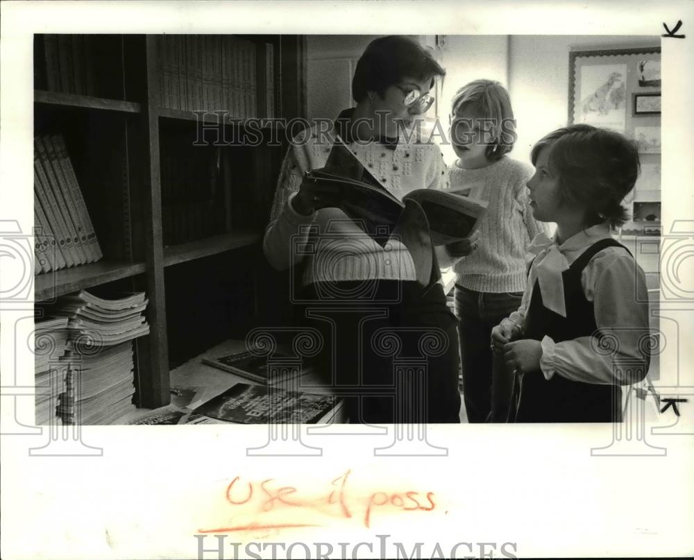 1982 Press Photo Sheila Peebles in her class at Brookview Elementary School - Historic Images