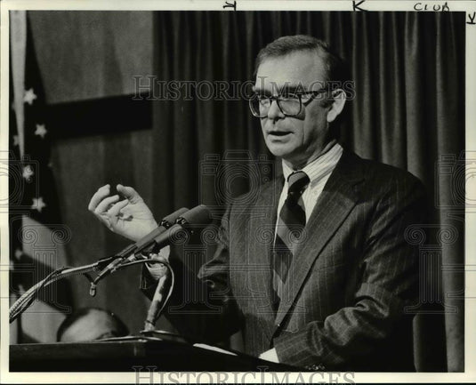 1985 Press Photo Neal R. Peirce, columnist speaks at the Cleveland City Club - Historic Images