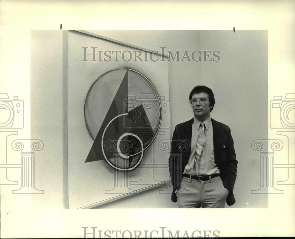 1983 Press Photo John Pearson stands beside the hanging art - cva34185 - Historic Images
