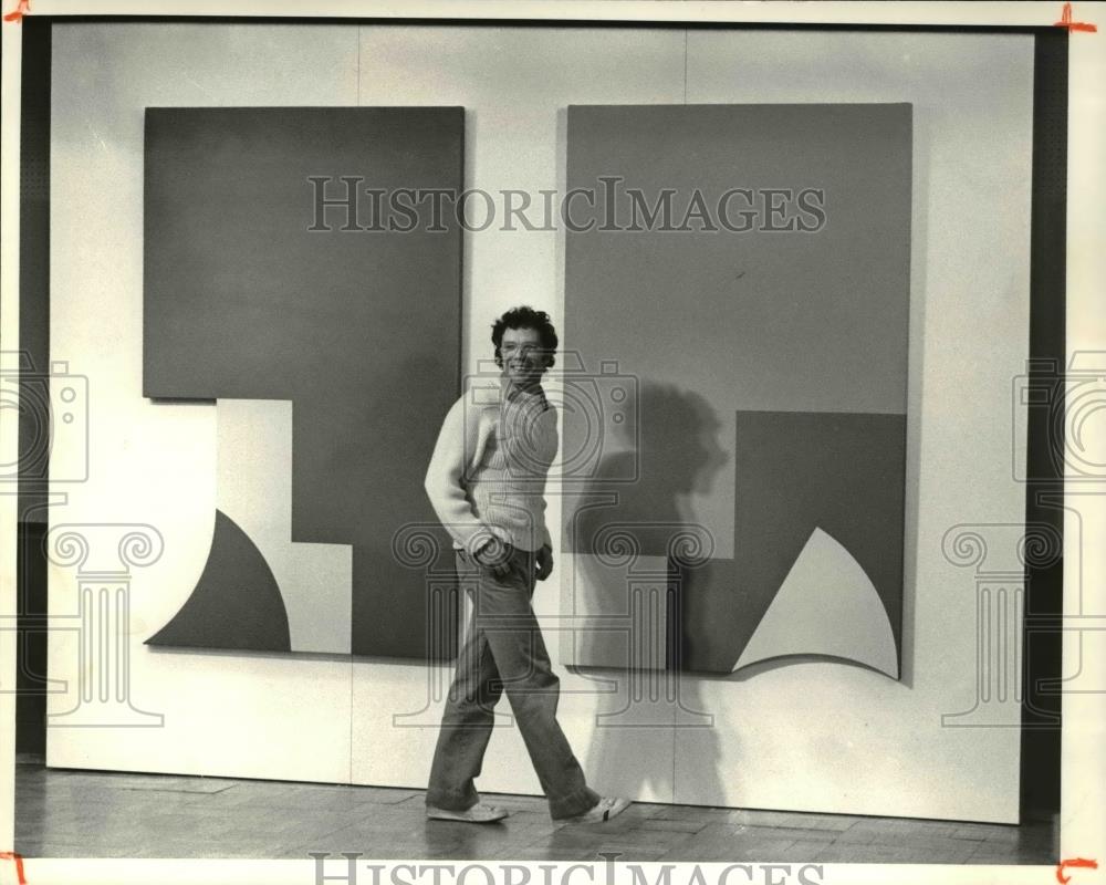 1979 Press Photo John Pearson models at the art gallery - cva34186 - Historic Images