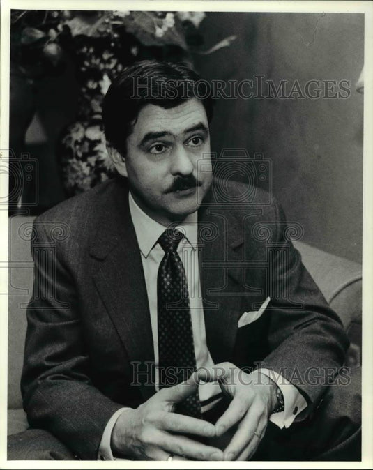 1992 Press Photo Bruce Mavec - Chairman of the Board of the Cleveland Aquarium - Historic Images