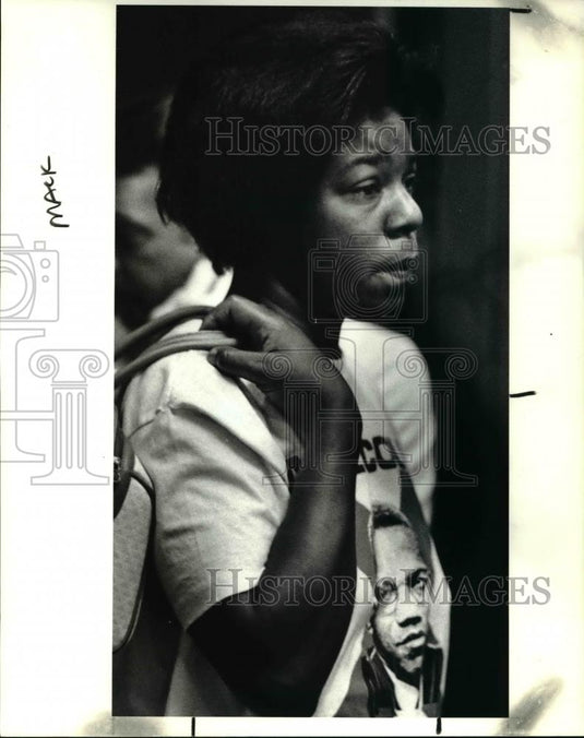 1990 Press Photo Alma V Massey at hearing on child endangering charges - Historic Images