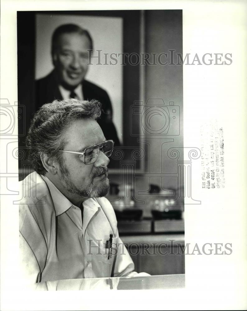 1989 Press Photo Ray Metsch Ford Employee interview - cva34271 - Historic Images