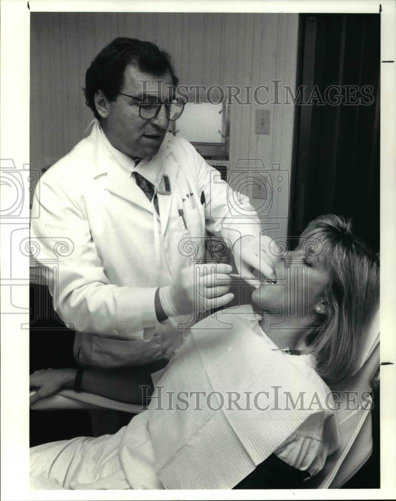 1991 Press Photo Dr. Patrick Metro--Aids Control Precautions - cva34277 - Historic Images