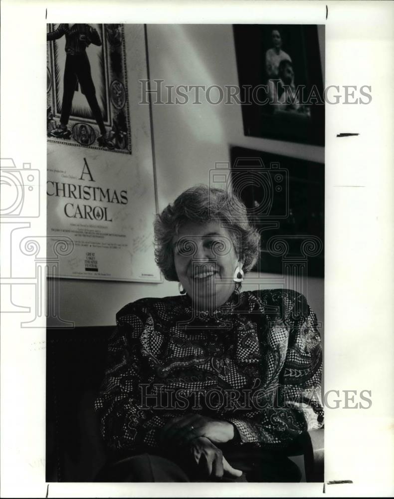 1990 Press Photo Janet Neary, president of the GLTF at the Bulkley Bdg - Historic Images