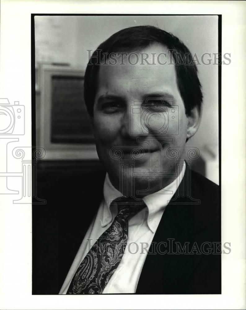 1988 Press Photo Alex Petrus, director of development for Diocesan Schools - Historic Images