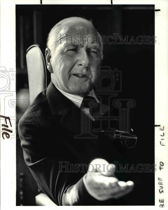 1987 Press Photo Robert E. Phillips, engineer at Geauga County - cva34415 - Historic Images