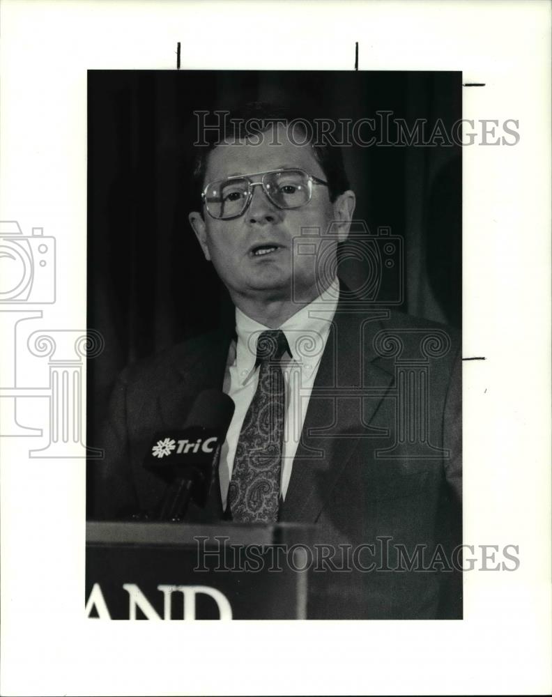 1991 Press Photo Cleveland Electric Illuminating Company CEO Lyman C Phillips - Historic Images