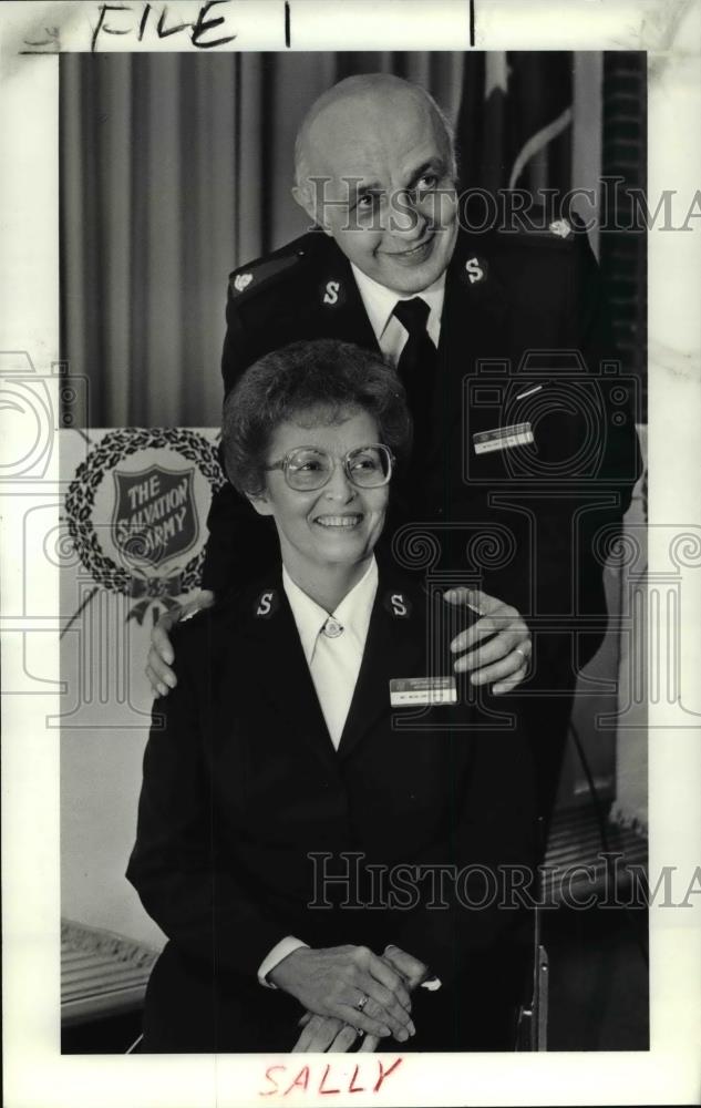 1986 Press Photo Salvation Army Major Ernest Payton &amp; wife Joan - cva34464 - Historic Images