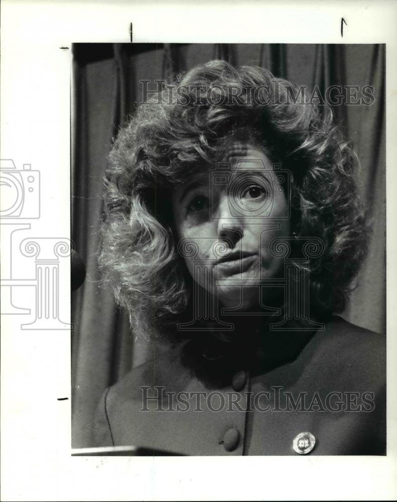 1989 Press Photo Kathryn A Paul of Kaiser Foundation at the City Club - Historic Images