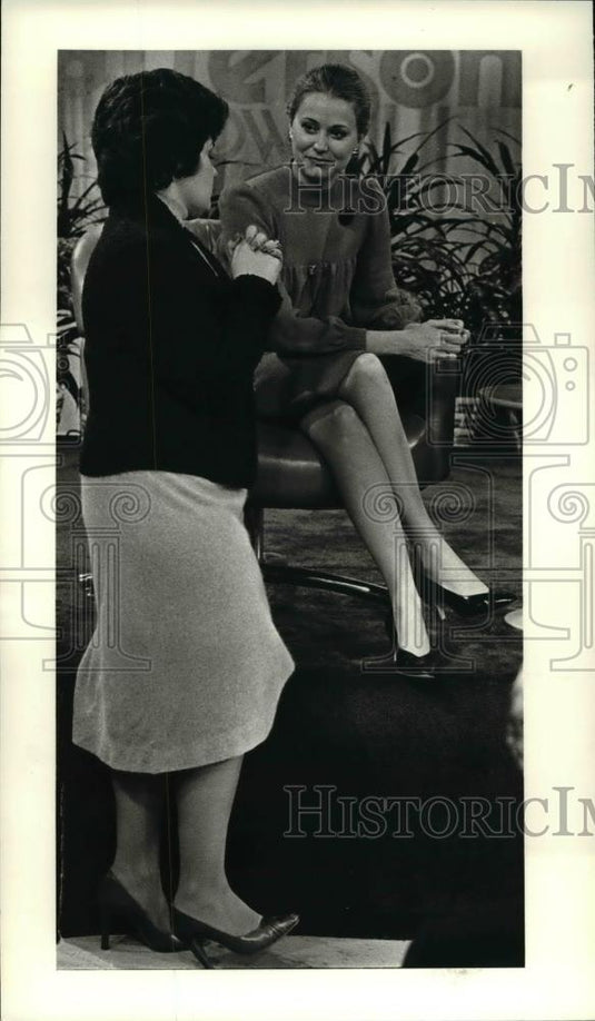 1980 Press Photo Jane Pauley, Today Show Co-Host briefing w/ NBC staff - Historic Images