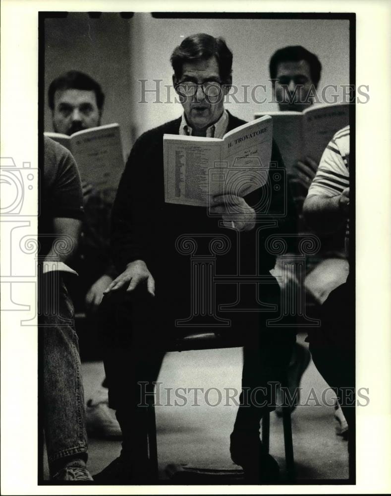 1990 Press Photo Nicholas Peay at rehearsal of Trovatore at Lakewood Baptist - Historic Images