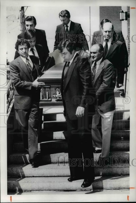 1978 Press Photo Pallbearers carry Antonio Milano's body from Holy Rosary Church - Historic Images