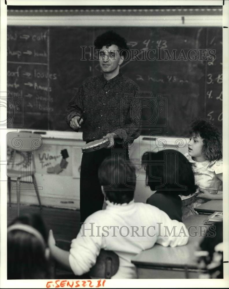 1990 Press Photo Teacher Frank D Musarra at Almira School - cva34593 - Historic Images