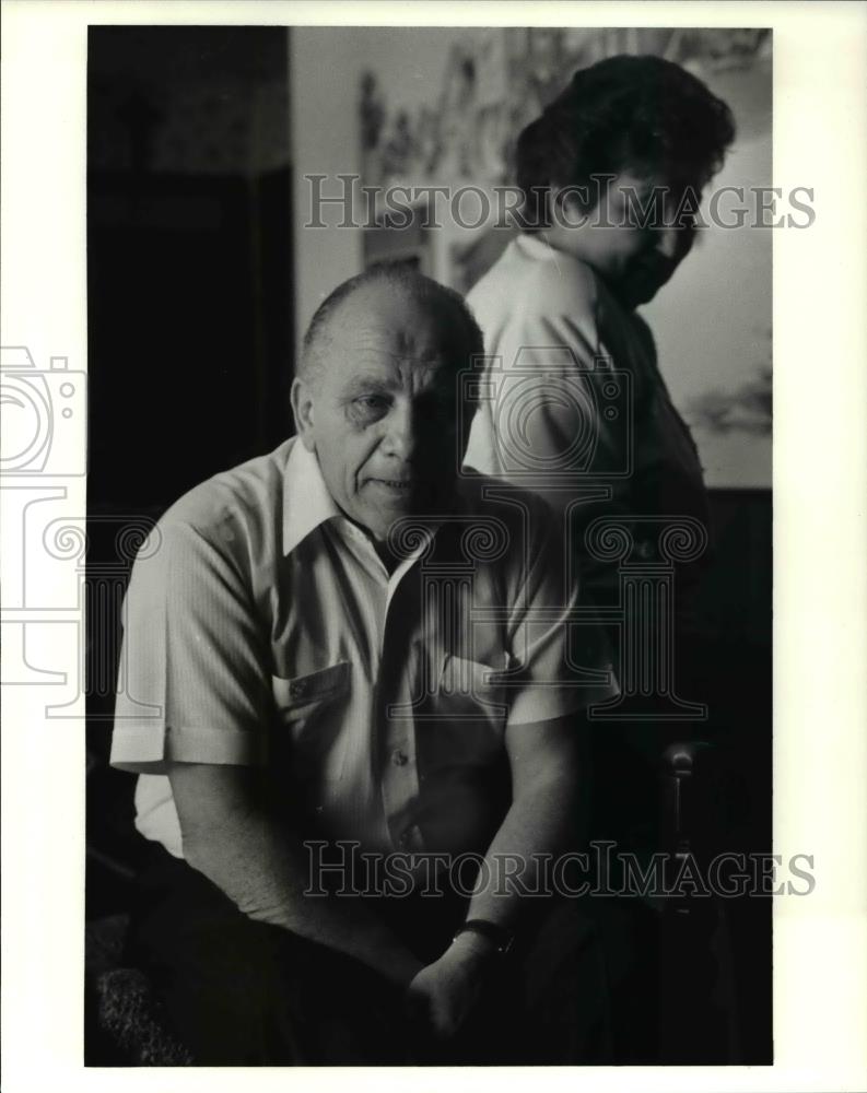 1992 Press Photo Quintino Marchetti struggles to get cheap medical insurannce - Historic Images
