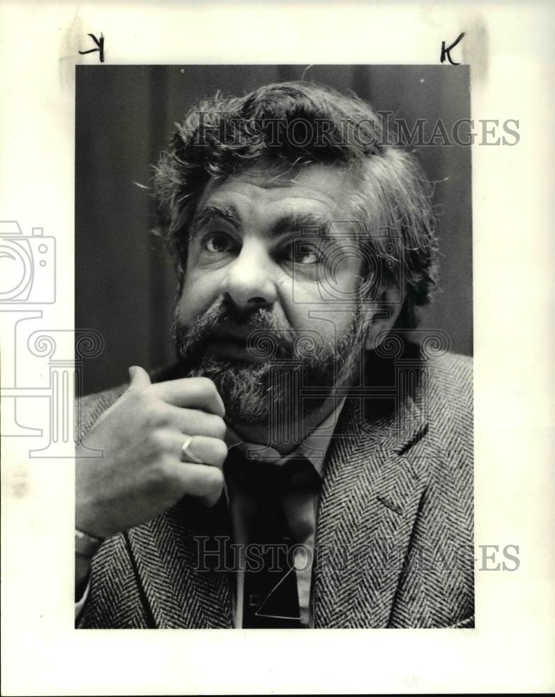 1984 Press Photo Thomas J. Marchione, director of the Economic Crisis project - Historic Images