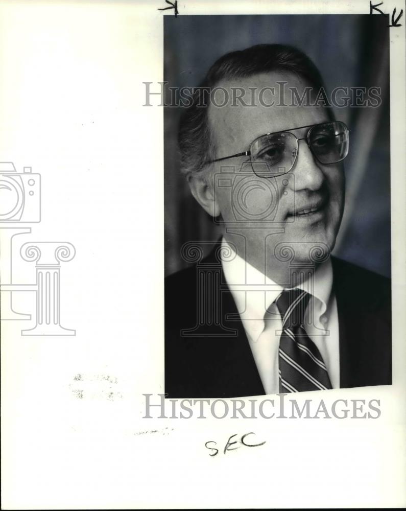1985 Press Photo Charles L Marinaccio, Commissioner of Securities &amp; Exchange Com - Historic Images