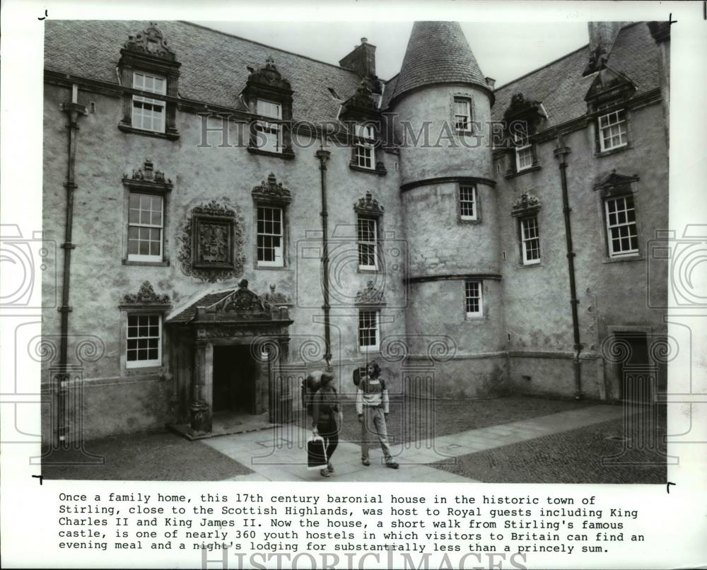 1988 Press Photo 17th century baronial house in Stirling, now hostel for youth - Historic Images