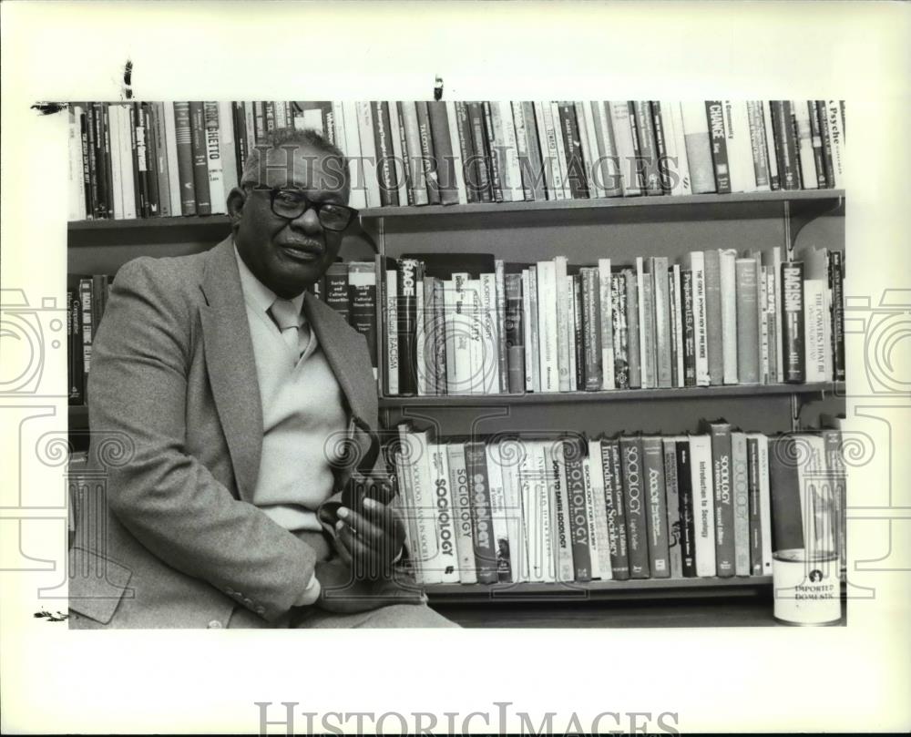 1996 Press Photo Butler Jones sits in front of the book shelf - cva37719 - Historic Images